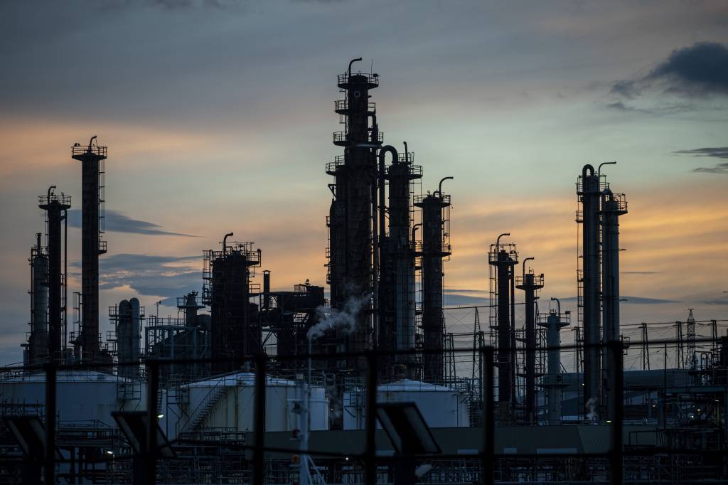 Estoques de petróleo dos EUA sobem 8,53 milhões de barris, revela DoE