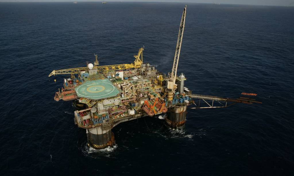 Lula: governo vai se abster de cobrar PIS/Cofins e vai cobrar imposto da exportação do petróleo