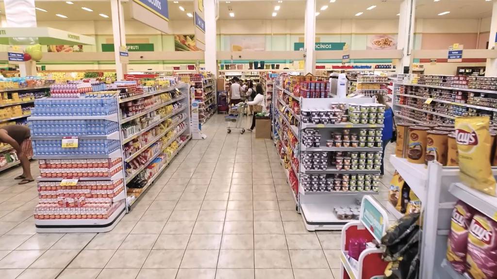 Vendas no varejo brasileiro atingem novo patamar recorde em março, aponta IBGE