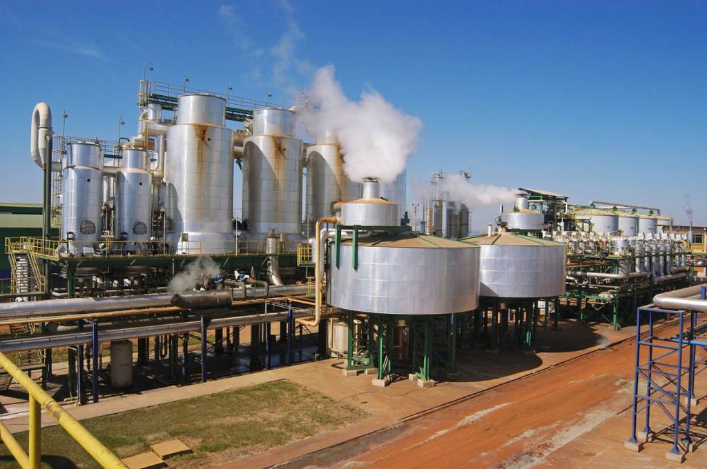 DATAGRO projeta produção recorde de etanol no Brasil em 2026/27